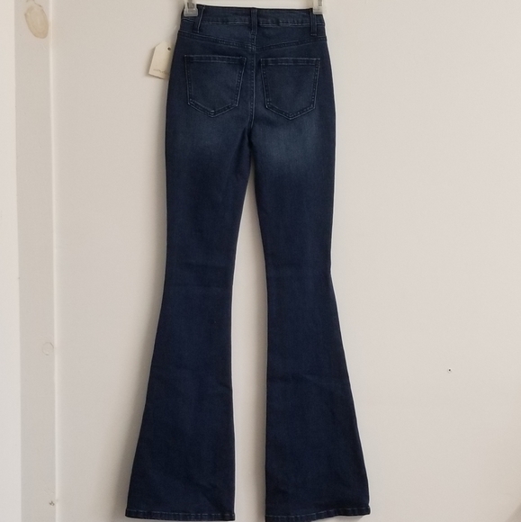 Wonderly NWT Flare Jeans - Picture 5 of 5